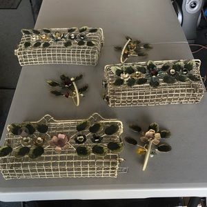 Set of 3 wall baskets with matching hooks (6 pieces)